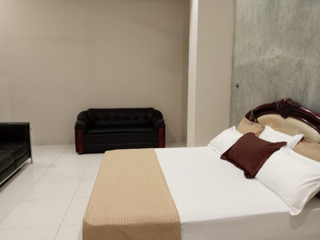 Thalangama Lakeview Lodge Battaramulla Ngoại thất bức ảnh