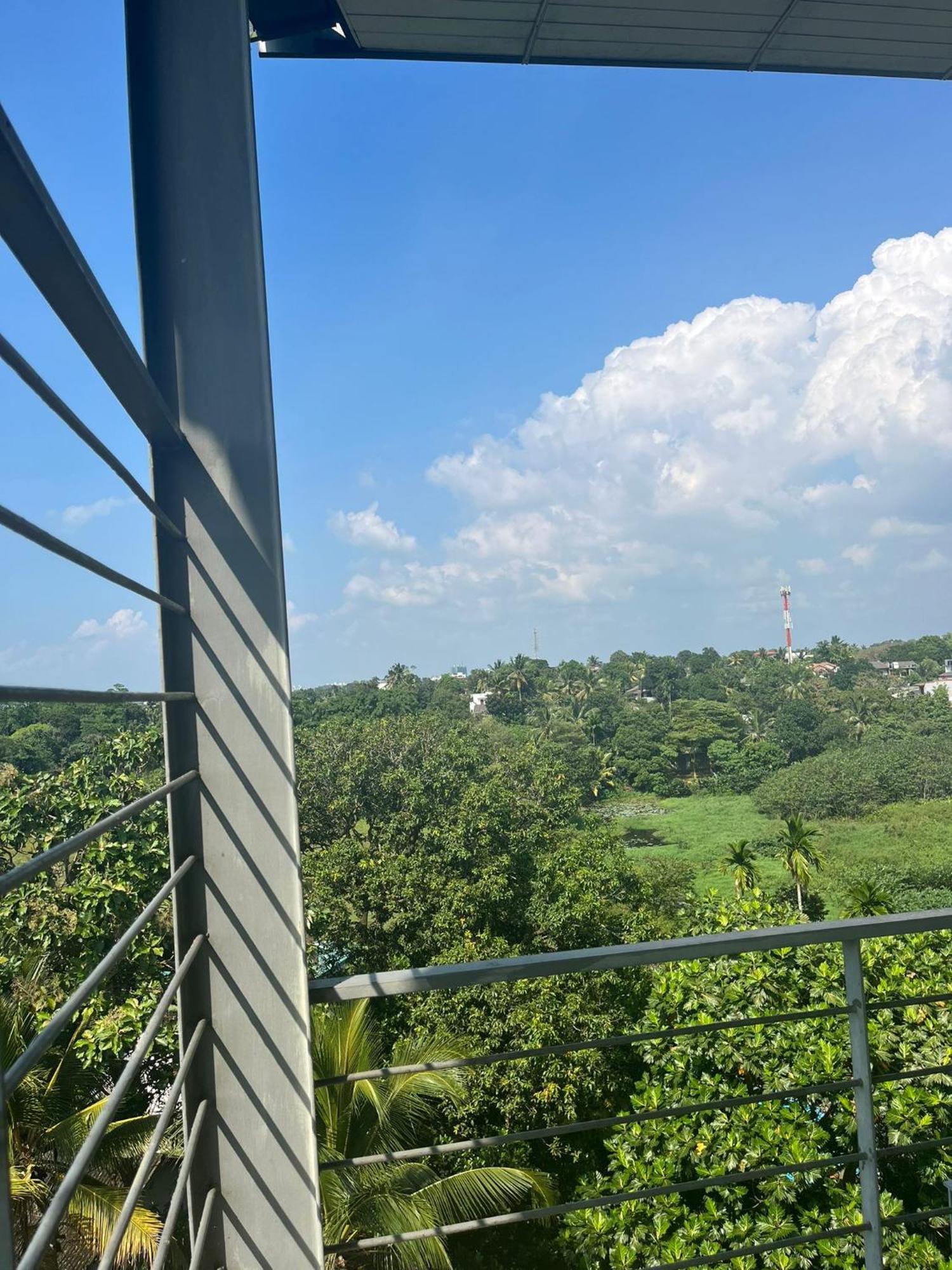 Thalangama Lakeview Lodge Battaramulla Ngoại thất bức ảnh